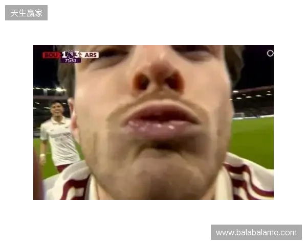 小雷：摄像机都是口水，得管你收费了！赖斯：只是轻吻了一下😂